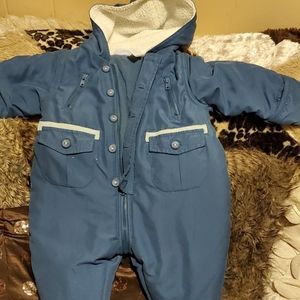 Cute snowsuit size 0-3 months